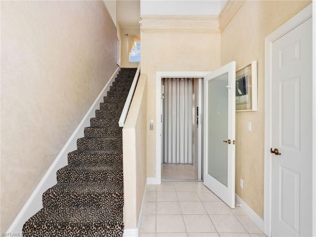 693 Vintage Reserve CIR # 16C, Naples, FL 34119