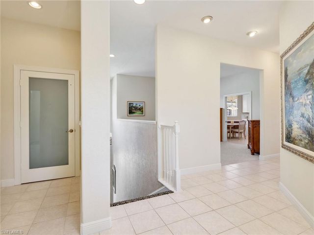 693 Vintage Reserve CIR # 16C, Naples, FL 34119