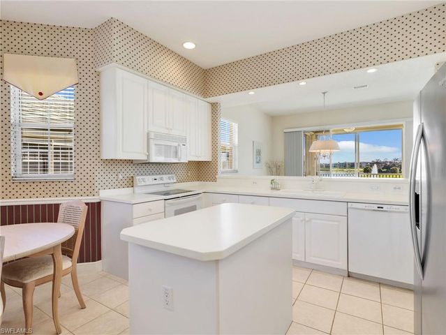 693 Vintage Reserve CIR # 16C, Naples, FL 34119