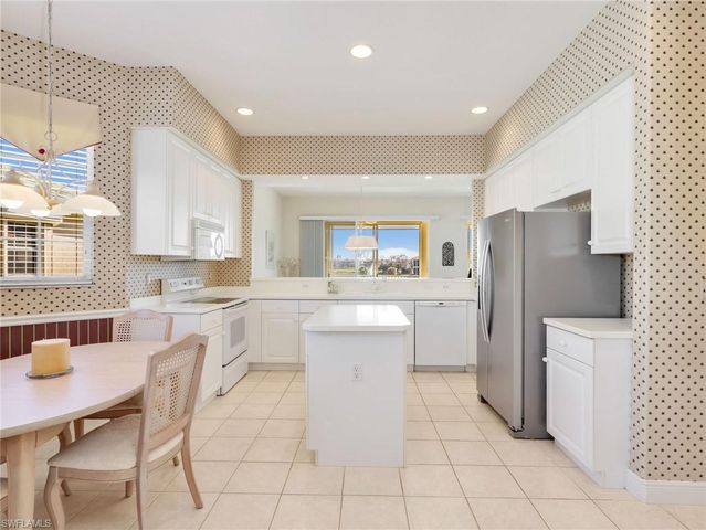 693 Vintage Reserve CIR # 16C, Naples, FL 34119