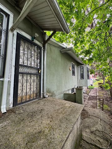 819 E 221st Street, Bronx, NY 10467