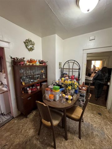 819 E 221st Street, Bronx, NY 10467