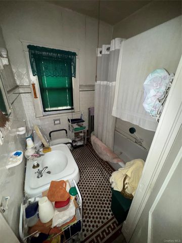 819 E 221st Street, Bronx, NY 10467