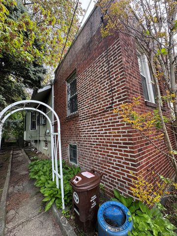 819 E 221st Street, Bronx, NY 10467