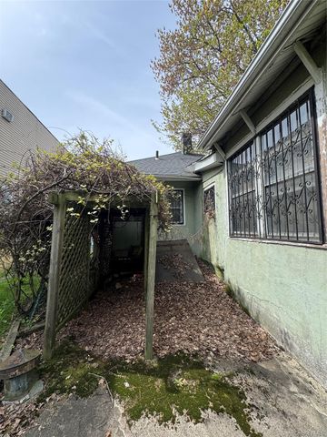 819 E 221st Street, Bronx, NY 10467