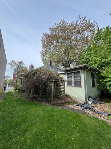 819 E 221st Street, Bronx, NY 10467