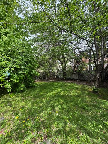 819 E 221st Street, Bronx, NY 10467