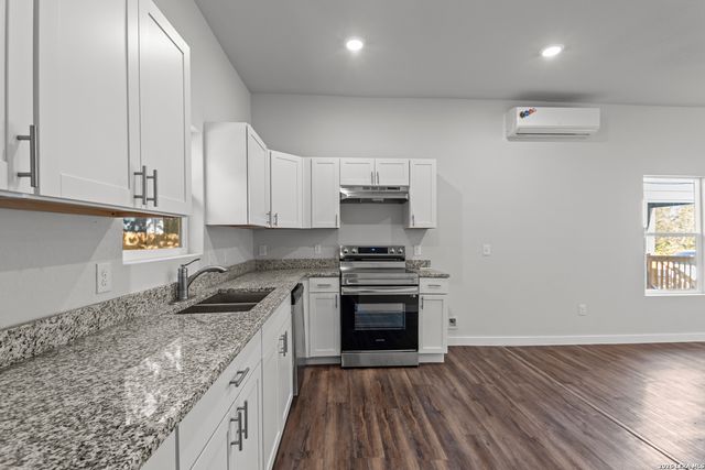 117 MAGENDIE ST, San Antonio, TX 78210