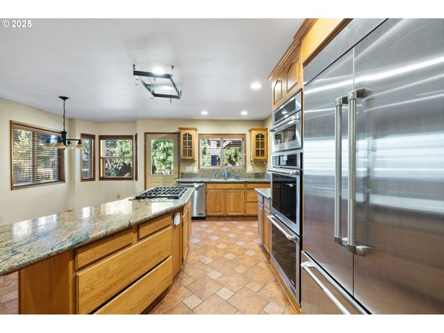 4715 Nw KIWANDA Dr, Portland, OR 97229