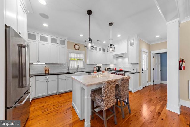 217 FAIRVIEW AVENUE, Beach Haven, NJ 08008