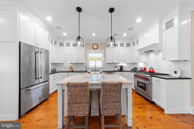 217 FAIRVIEW AVENUE, Beach Haven, NJ 08008