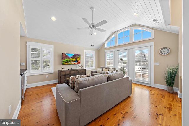 217 FAIRVIEW AVENUE, Beach Haven, NJ 08008