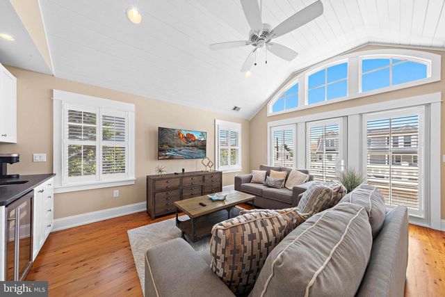 217 FAIRVIEW AVENUE, Beach Haven, NJ 08008