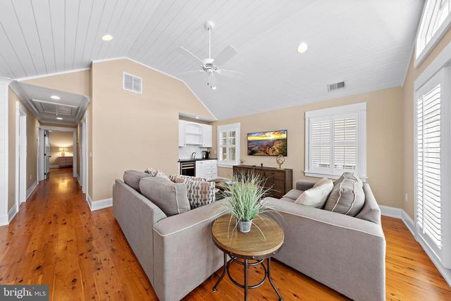 217 FAIRVIEW AVENUE, Beach Haven, NJ 08008