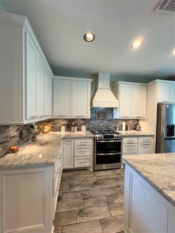 3202 Montclair, Orange, TX 77632