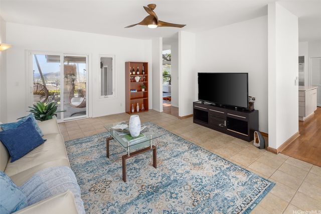 626 Kahiau Loop, Honolulu, HI 96821
