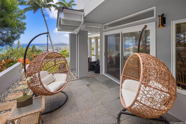 626 Kahiau Loop, Honolulu, HI 96821