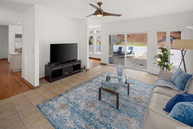 626 Kahiau Loop, Honolulu, HI 96821