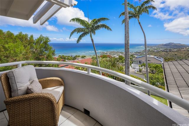 626 Kahiau Loop, Honolulu, HI 96821