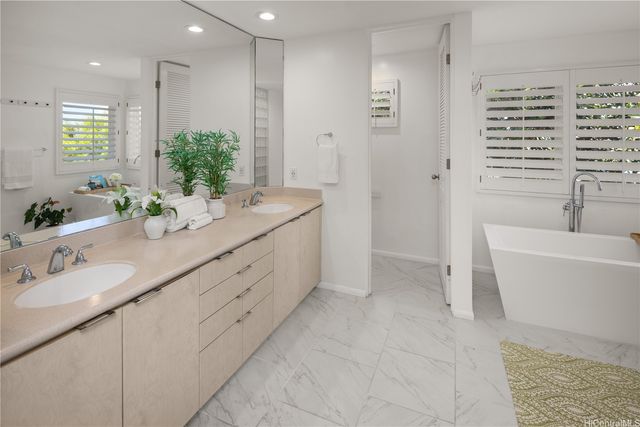 626 Kahiau Loop, Honolulu, HI 96821