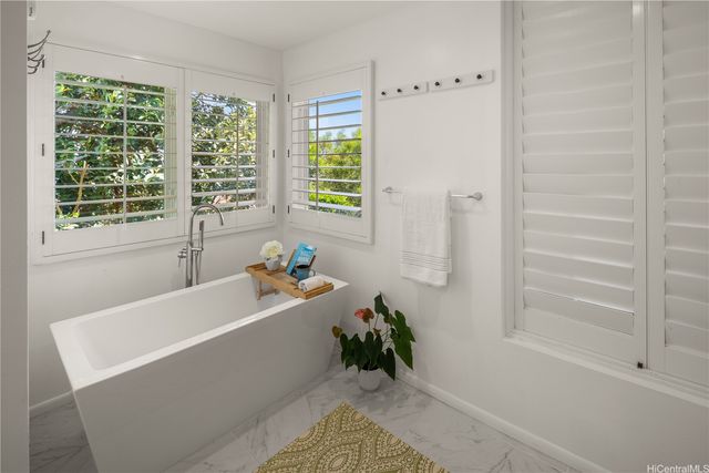 626 Kahiau Loop, Honolulu, HI 96821
