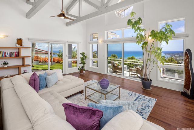626 Kahiau Loop, Honolulu, HI 96821