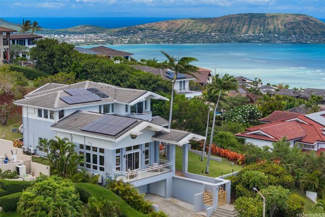 626 Kahiau Loop, Honolulu, HI 96821