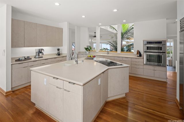 626 Kahiau Loop, Honolulu, HI 96821