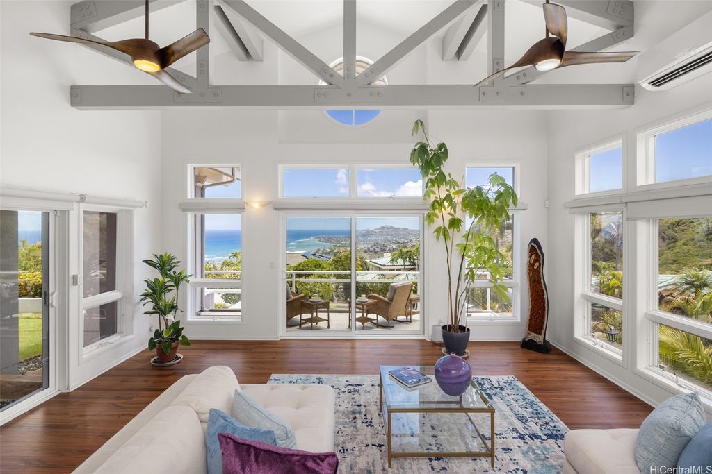 626 Kahiau Loop, Honolulu, HI 96821