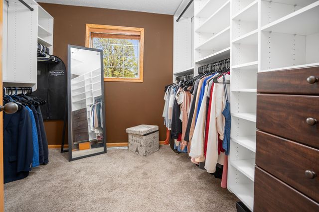 615 Oakwood Drive, Saint Cloud, MN 56304