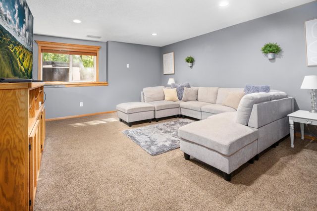 615 Oakwood Drive, Saint Cloud, MN 56304