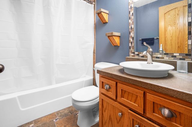 615 Oakwood Drive, Saint Cloud, MN 56304