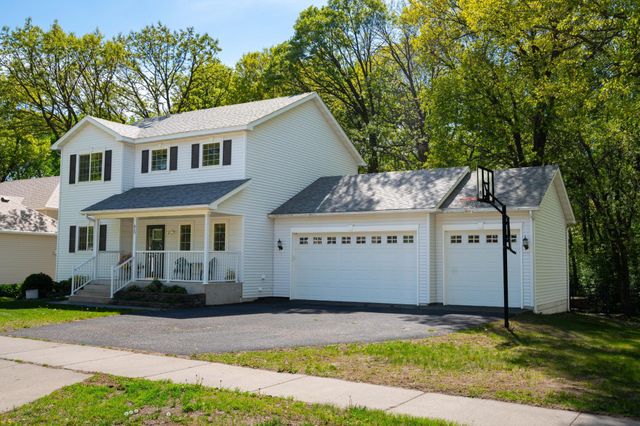 615 Oakwood Drive, Saint Cloud, MN 56304