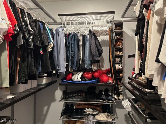 8330 Carabiner Court, Las Vegas, NV 89166