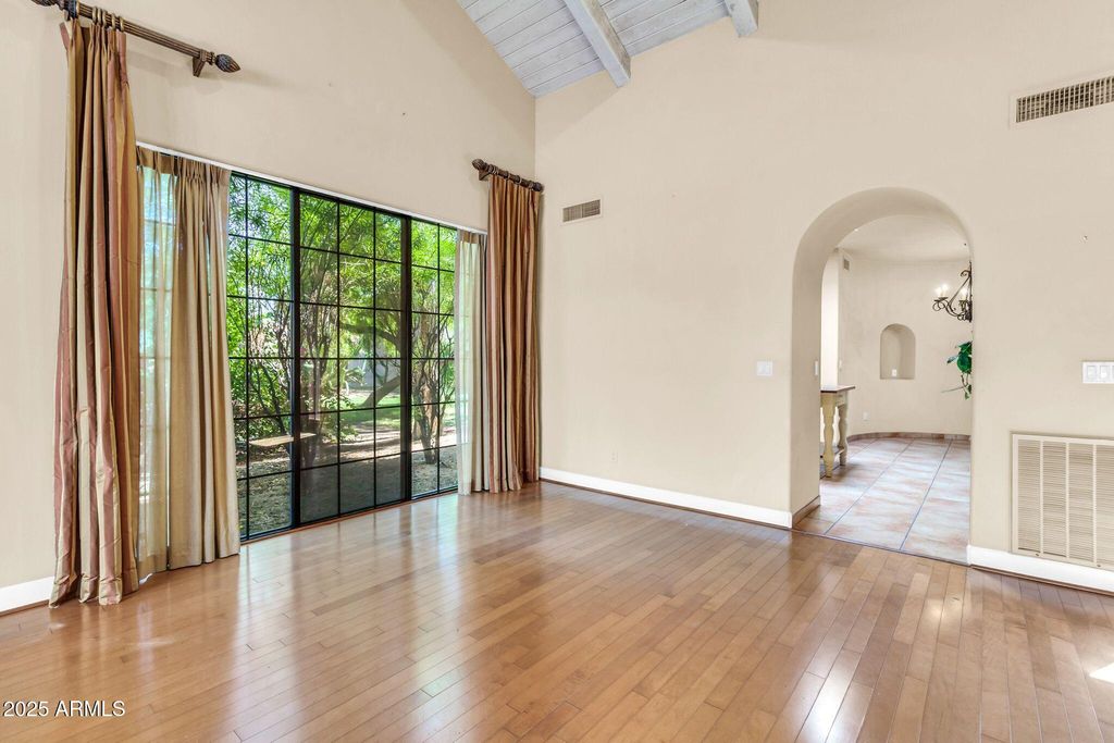 8100 E CAMELBACK Road 6, Scottsdale, AZ 85251