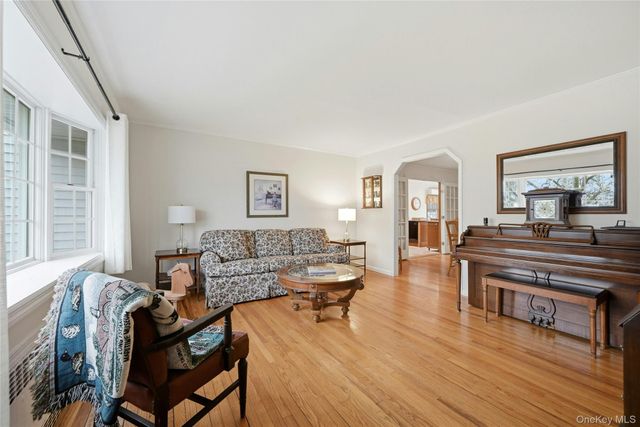 49 Washington Street, Sayville, NY 11782