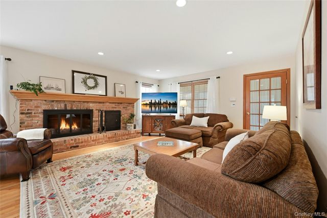 49 Washington Street, Sayville, NY 11782