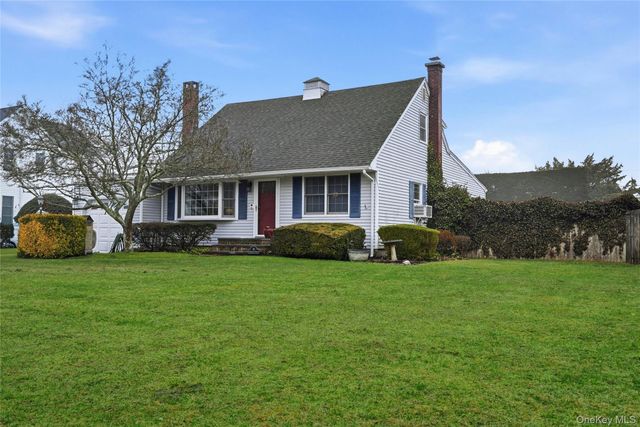 49 Washington Street, Sayville, NY 11782