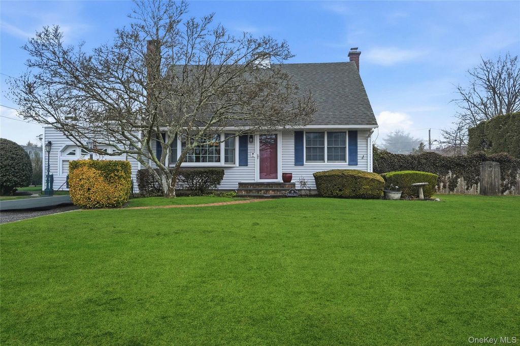 49 Washington Street, Sayville, NY 11782
