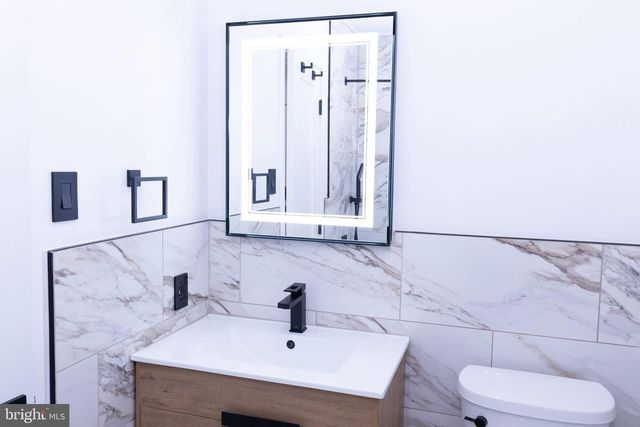 -1969 AMBASSADOR ST, Philadelphia, PA 19115