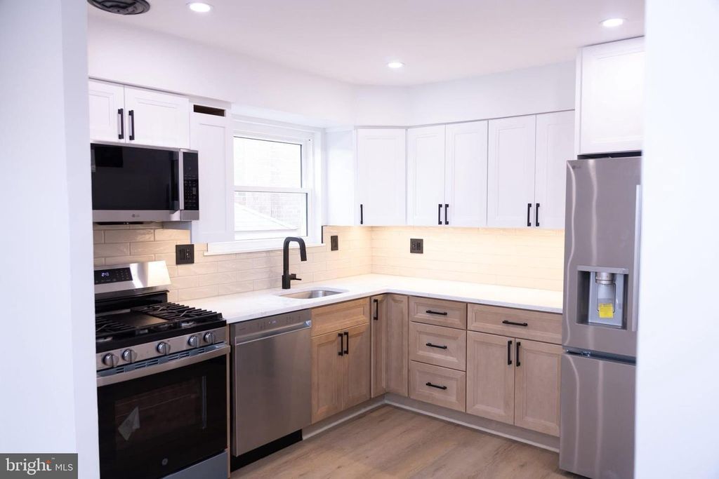 -1969 AMBASSADOR ST, Philadelphia, PA 19115