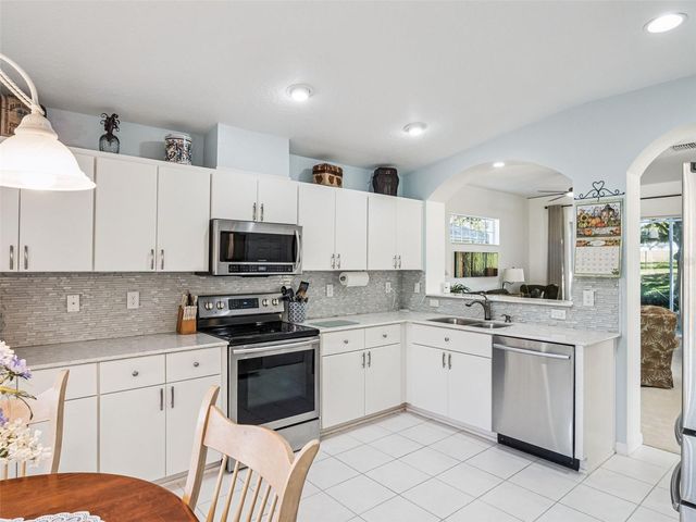 20700 QUEEN ALEXANDRA DRIVE, Leesburg, FL 34748