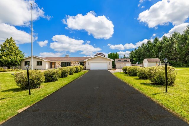 704 N Rose Farm Road, Woodstock, IL 60098