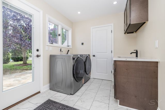 704 N Rose Farm Road, Woodstock, IL 60098