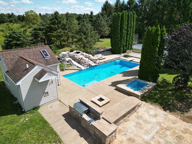 704 N Rose Farm Road, Woodstock, IL 60098