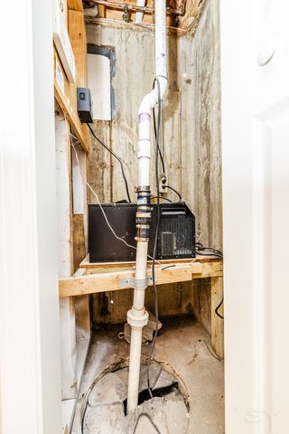 704 N Rose Farm Road, Woodstock, IL 60098