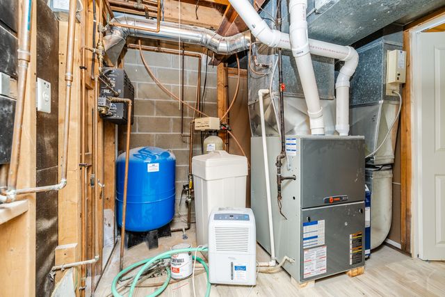 704 N Rose Farm Road, Woodstock, IL 60098