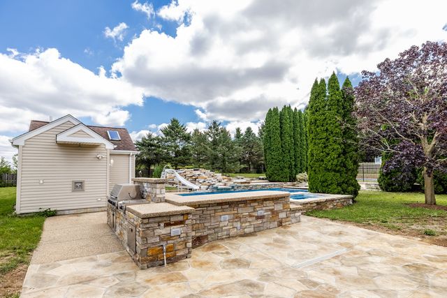 704 N Rose Farm Road, Woodstock, IL 60098