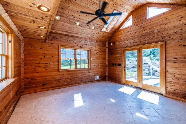 704 N Rose Farm Road, Woodstock, IL 60098