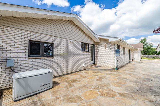 704 N Rose Farm Road, Woodstock, IL 60098